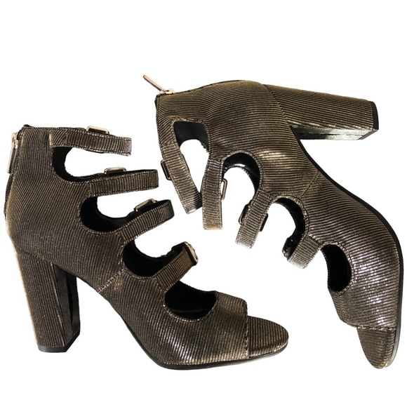 Indigo Rd. “Irbarian” Metallic gladiator heel - Picture 10 of 15